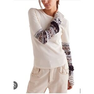 We The Free All In Cuff Thermal Top Womens Medium Cream Mixed Print Sleeves